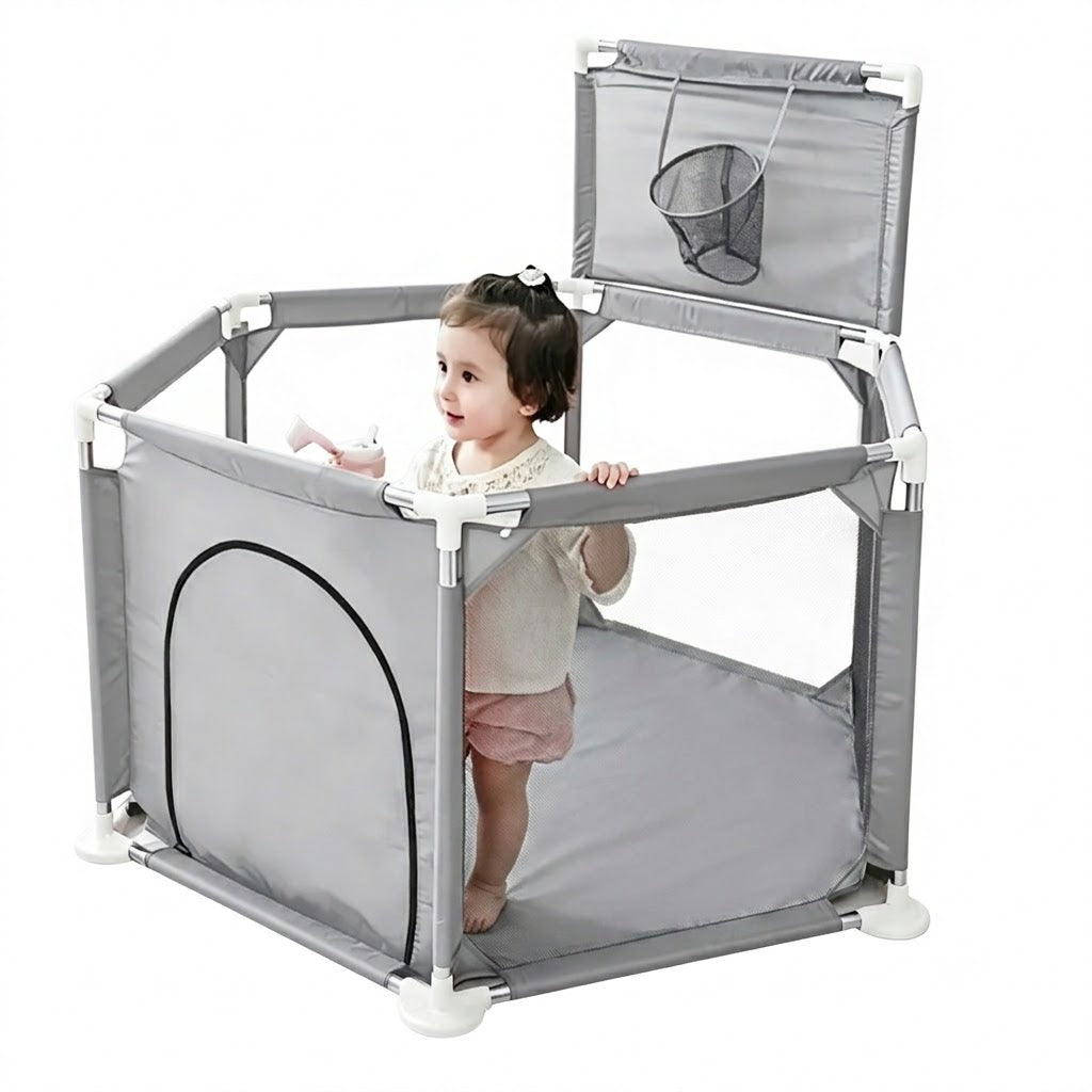 Corral Infantil Compacto con Aro: corral compacto gris con aro y una niña en su interior