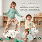 Niños jugando con distintas construcciones creadas con bloques modulares
